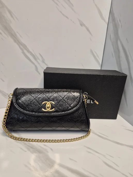 chanel. Мини клатч на цепочке, черный