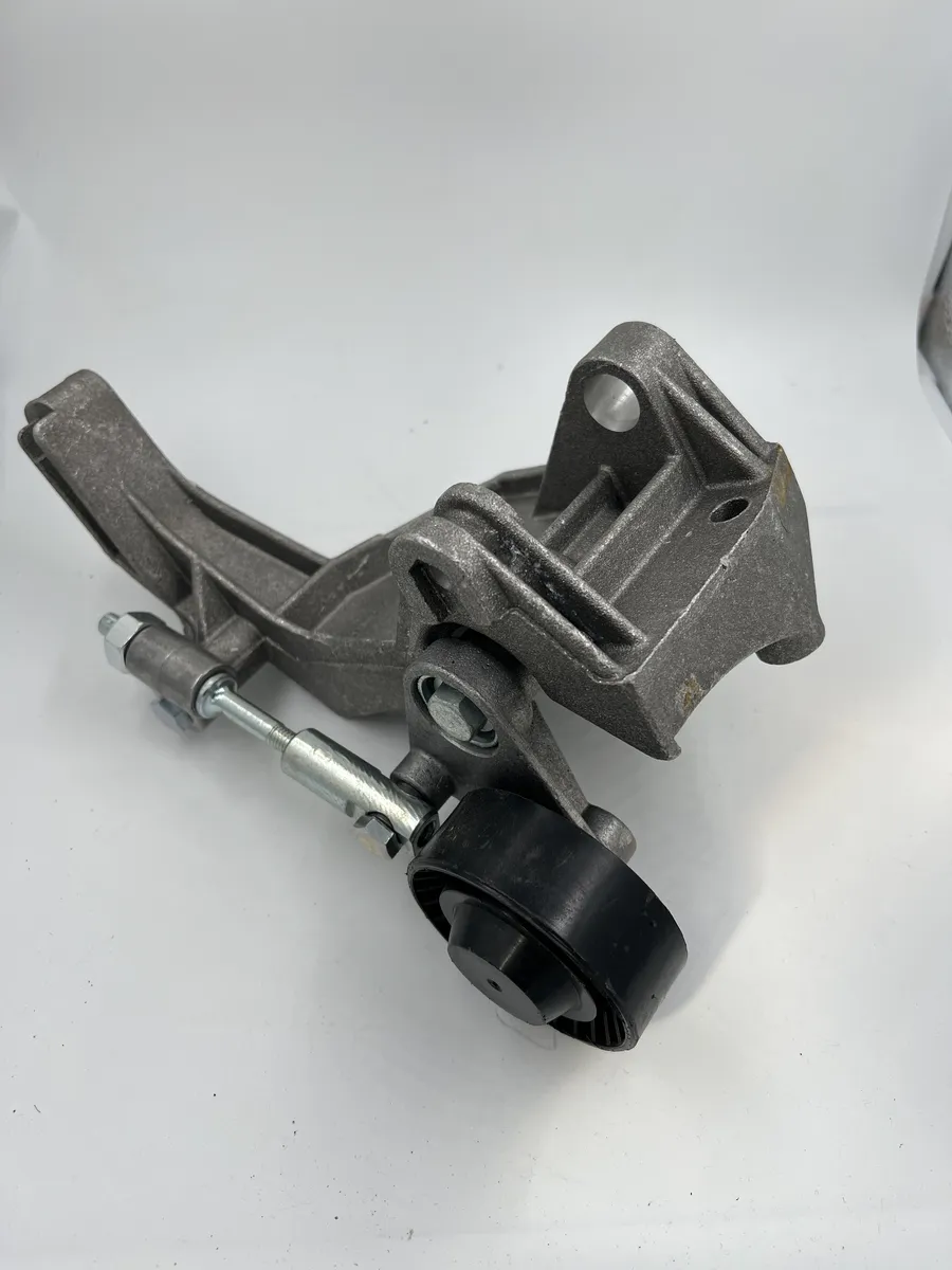 Кронштейн крепления генератора (в сборе) Kalina, Granta