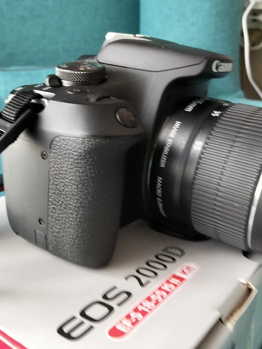 Зеркальный фотоаппарат EOS 2000D Kit 18-55 III