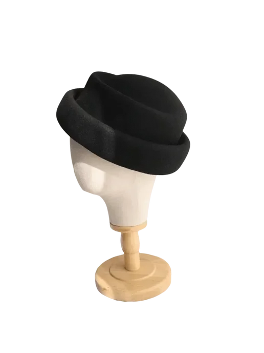 Женские береты из шерсти Black, черный