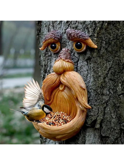 Кормушка для птиц в саду, вариант