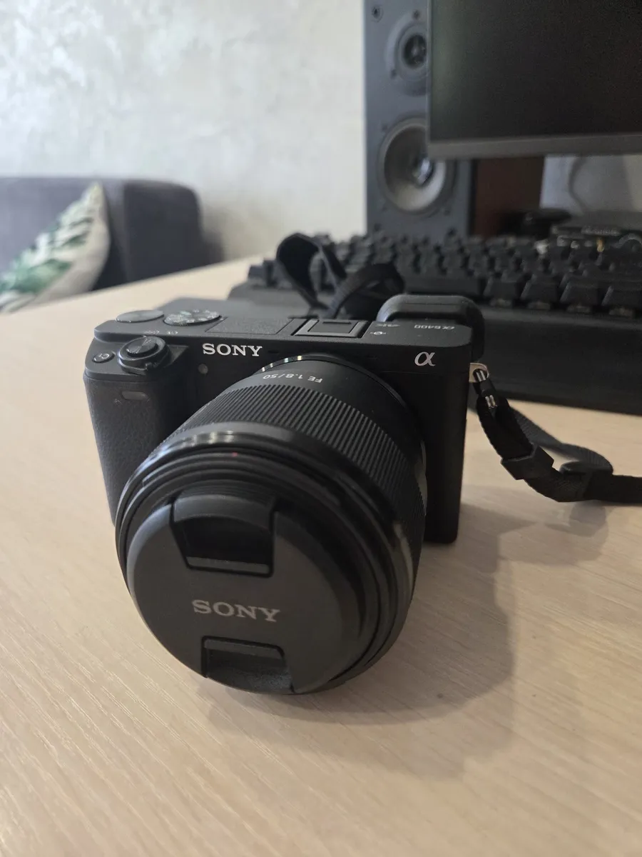 Беззеркальный фотоаппарат Sony Alpha 6400 (ILCE-6400L) Kit 16-50mm черный