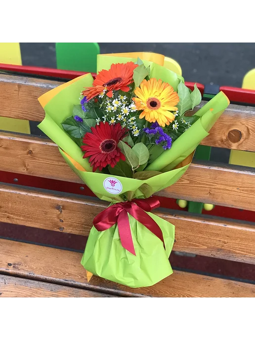FlorPro Flowers Букет живых цветов из 3 гербер микс с ромашкой, красный