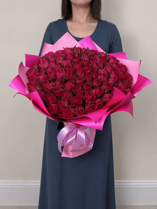 ROZA4U Букет живых цветов 101 малиновая роза Такаци, красный, фото 4