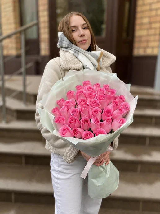 ROZA4U Букет живых цветов 35 розовых роз Ревиваль 60 см, розовый, фото 2
