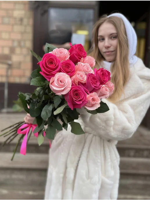 ROZA4U Букет живых цветов 15 Роз Би Свит и Пинк Флойд 60 см, розовый, фото 3