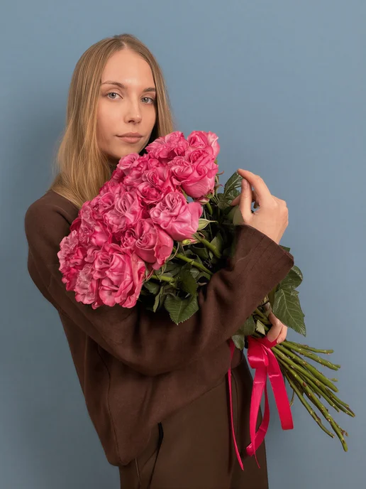 ROZA4U Букет живых цветов 21 пионовидная роза Кантри блюз 60 см, фиолетовый, фото 3